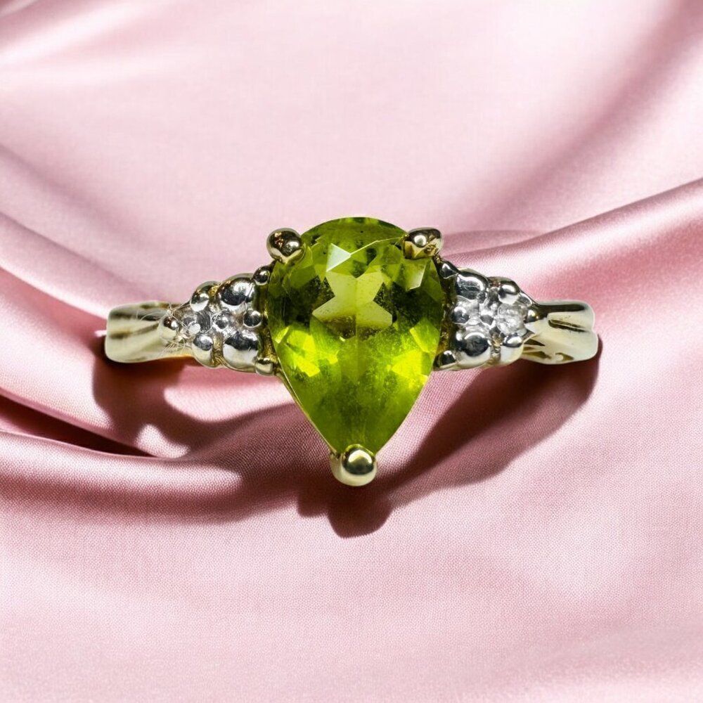 VINTAGE- 10K Gold -Peridot & Diamond Ring -Size 4.25- Pear Cut -Solitaire -1.5g